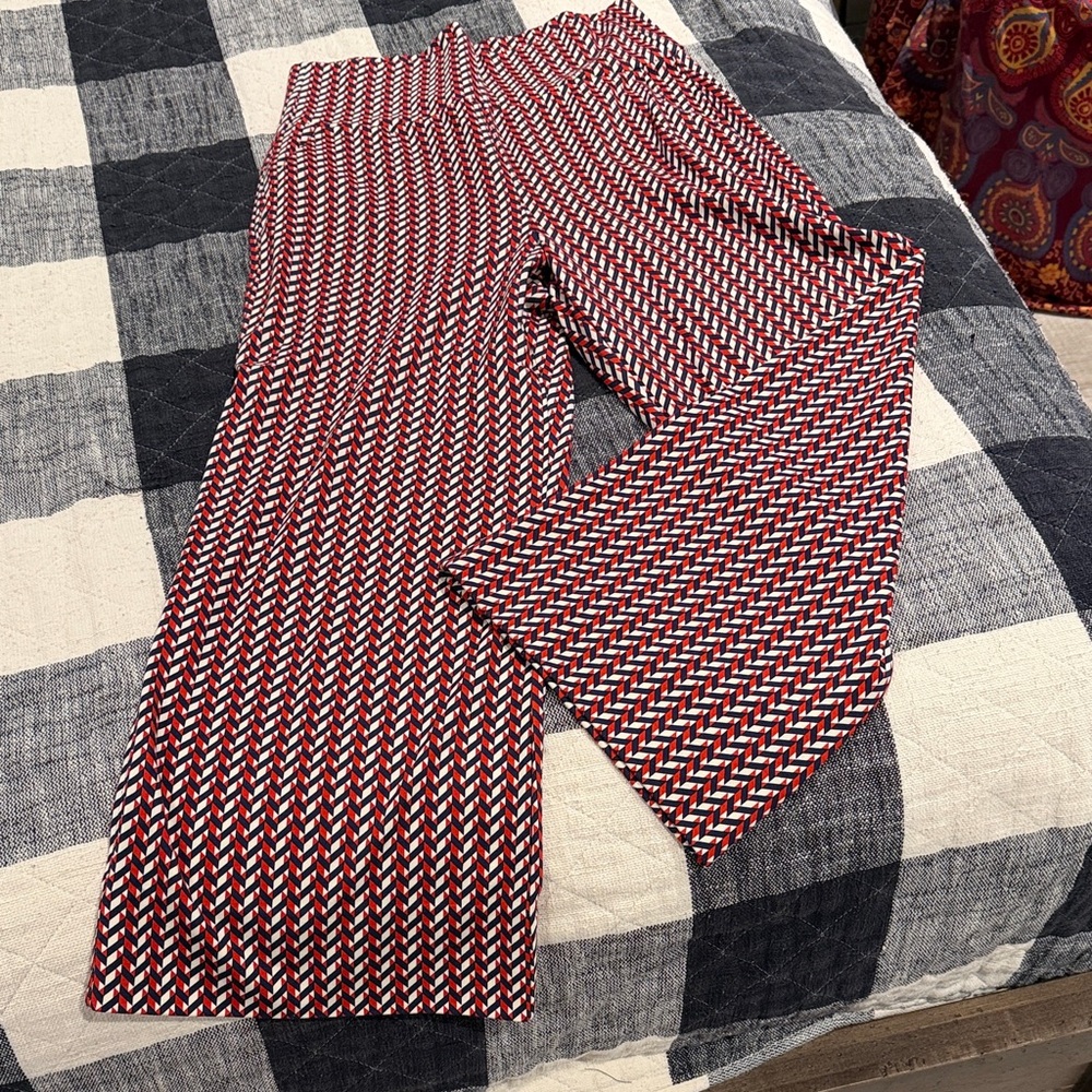 Cabi chevron geometric print wide leg, high waist pants . With stretch.